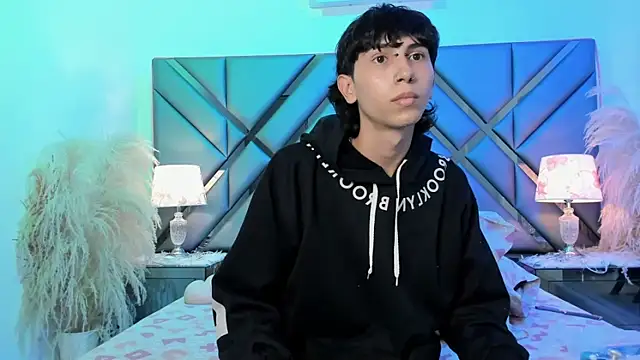 Milan_LewisS live sex cam