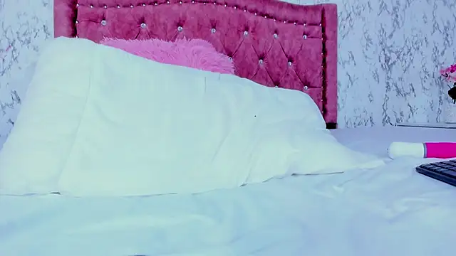 Mia_Malkovaa_'s cam snapshot