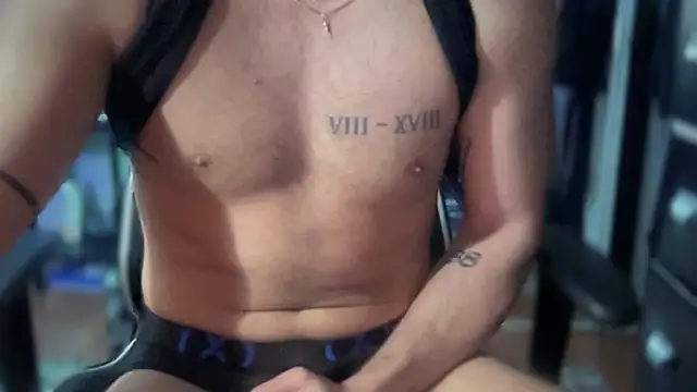 ShowBoyTom's cam snapshot