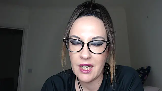 Humiliatrixxxx's cam snapshot