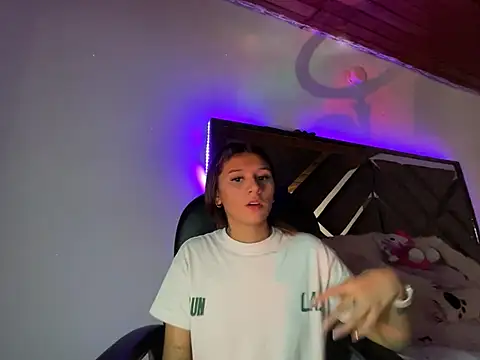 alison_parkerr26's cam snapshot