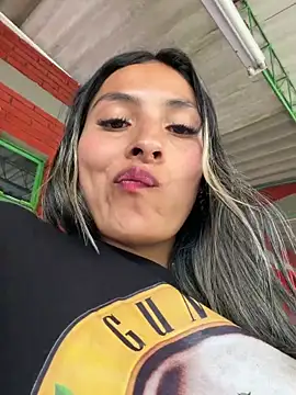 Cami_Leon2's cam snapshot