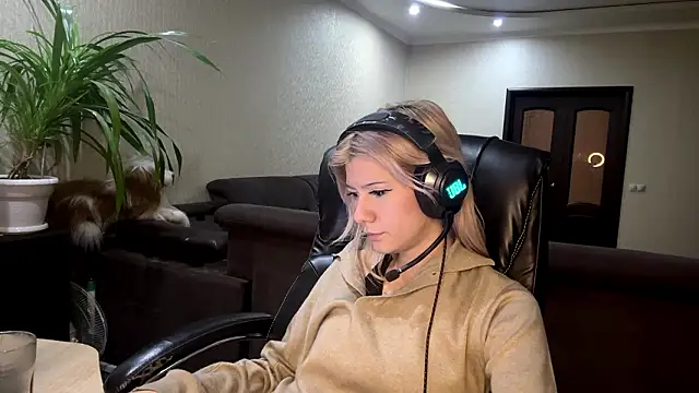 LadyFoxLove's cam snapshot