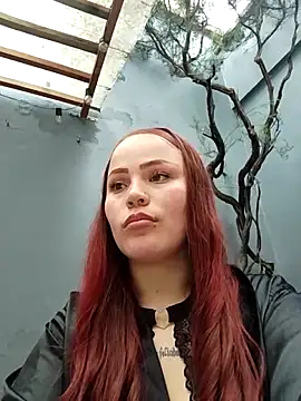 Crystaa12 live sex cam