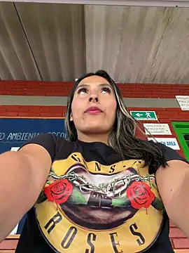 Cami_Leon2's cam snapshot