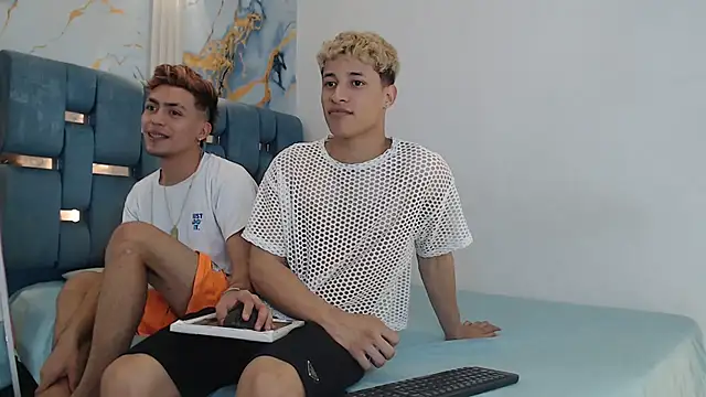 VERY_HOT_GUYS live sex cam