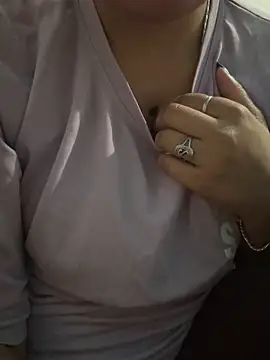 isha_sharma2002's cam snapshot