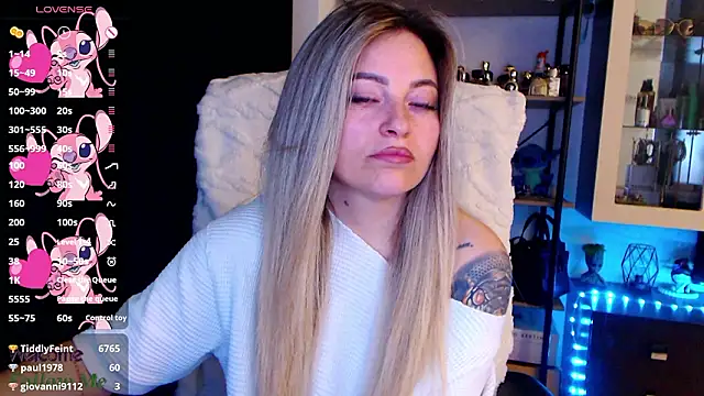 Rania_Stitch's cam snapshot