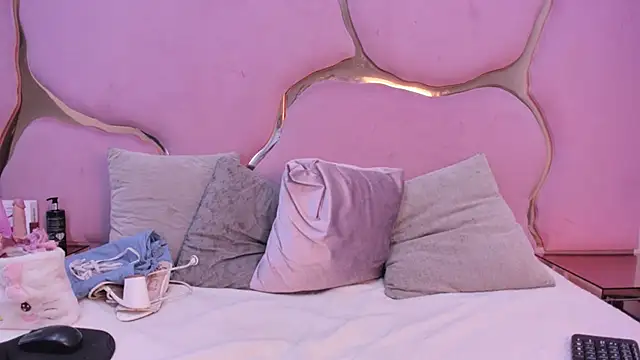 Aisha_Leenss's cam snapshot