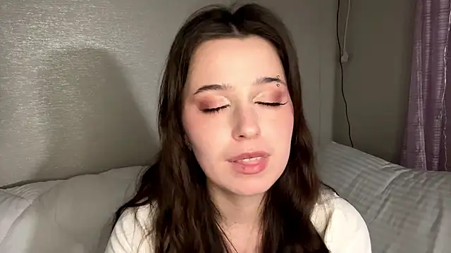 Freya_land's cam snapshot