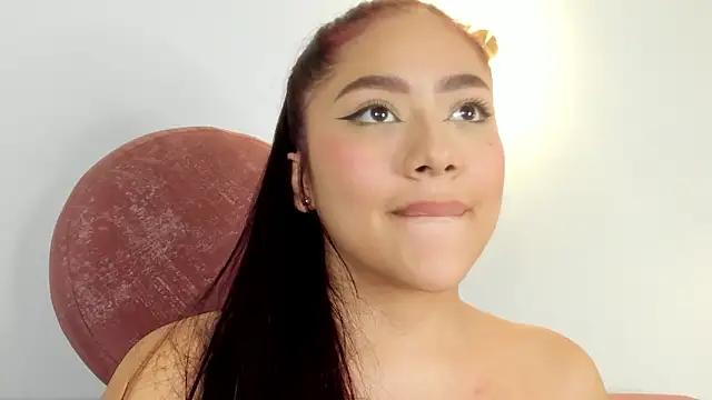 nicolle_pierce's cam snapshot