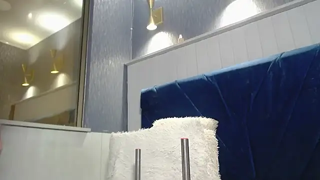 EmilyQueen3x's cam snapshot