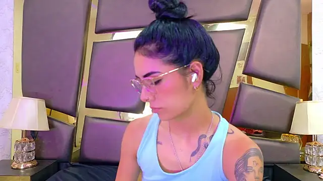 NicoleEsposito's cam snapshot