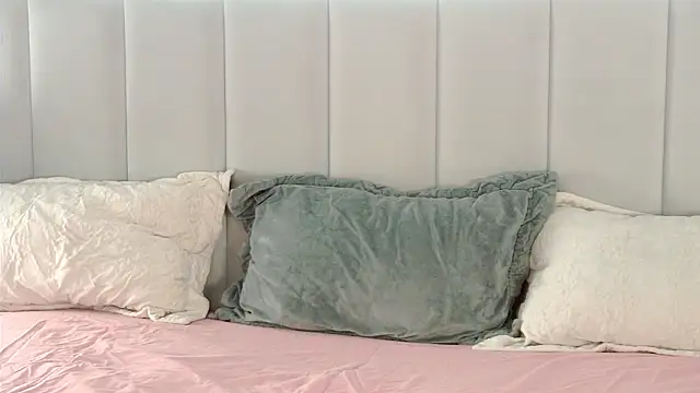 KatieRouge__'s cam snapshot