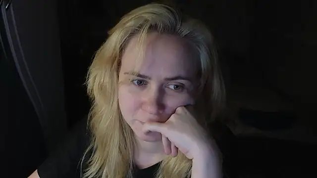 Riley_Roo's cam snapshot