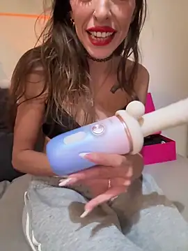 Amani_thewolf's cam snapshot