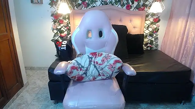 LucyCute_1's cam snapshot