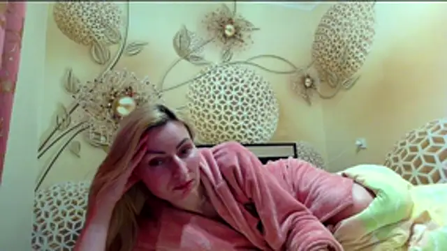 Yourrealgirl's cam snapshot