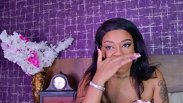 loana_vegas's cam snapshot