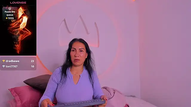 AmberJoyMilf's cam snapshot