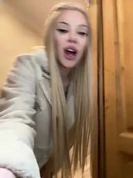 AlyssaFoxx_'s cam snapshot