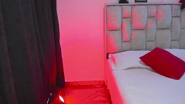 brianaGuzman live sex cam