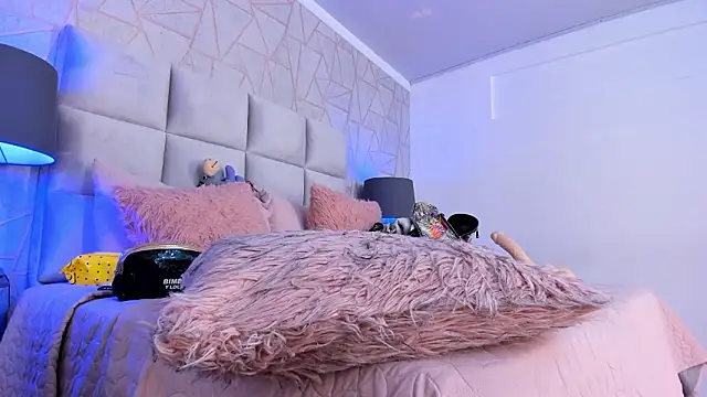 Yara_Bliss_'s cam snapshot