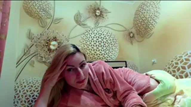 Yourrealgirl's cam snapshot