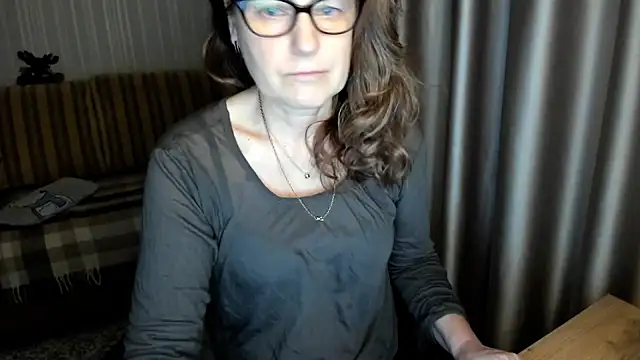 lauraoven live sex cam