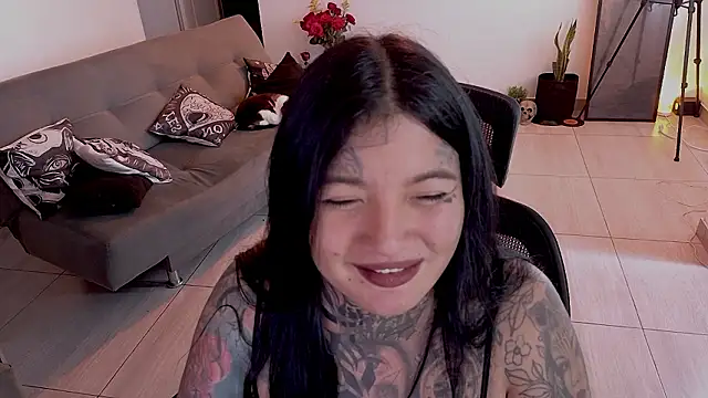 Unatatuada's cam snapshot