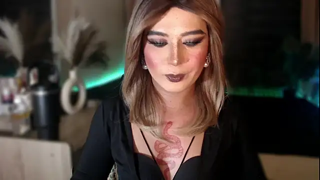 mslilly_croft's cam snapshot