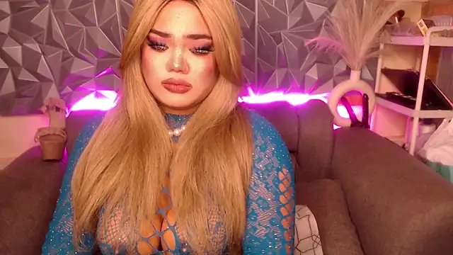 AlwaysHornyMia's cam snapshot