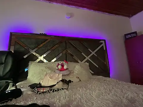 alison_parkerr26's cam snapshot