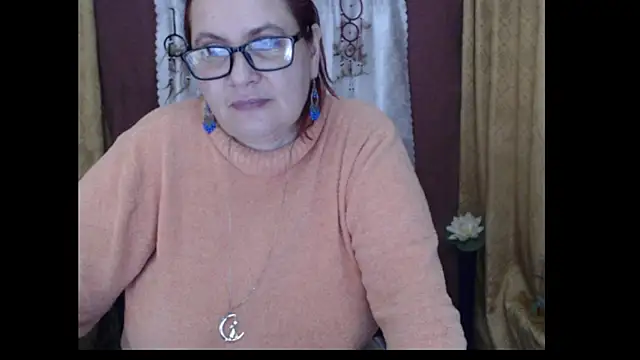 PlayfullMature's cam snapshot