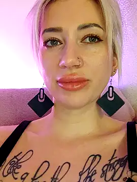 Gina-Lumara's cam snapshot