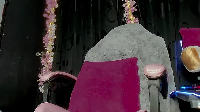 Chaminela_27's cam snapshot