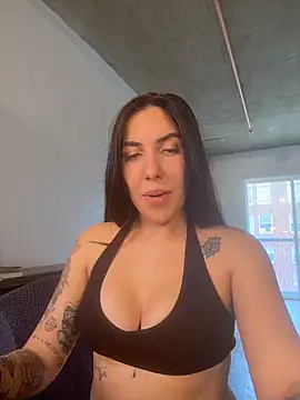 Lolathebaddie live sex cam