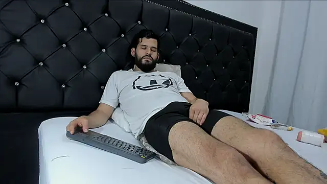 LucasBeaumont live sex cam