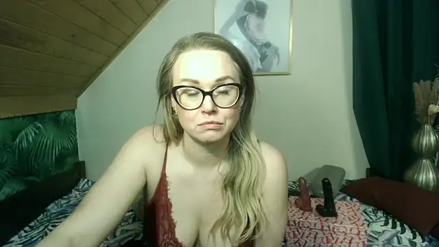 MilfKendra4U's cam snapshot