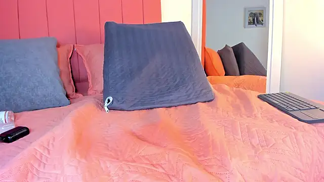 rose_thompson19's cam snapshot