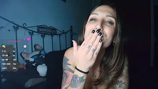 -AliceWonder-'s cam snapshot