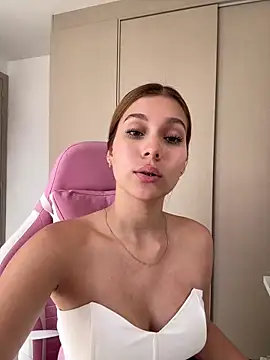 Nikii__ live sex cam