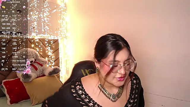 heluejamil's cam snapshot