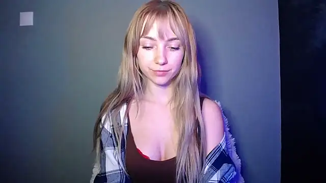 LuciaYoung's cam snapshot