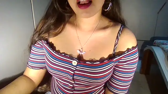 Yashika_Loves's cam snapshot