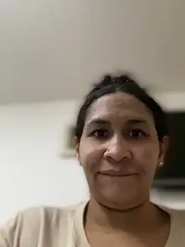 Carola-Ross live sex cam