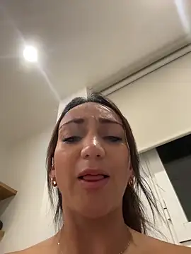 Ninabigtitied's cam snapshot