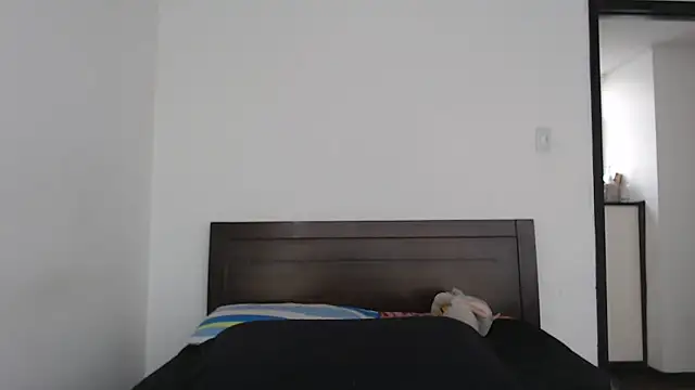 rebecca_collin's cam snapshot