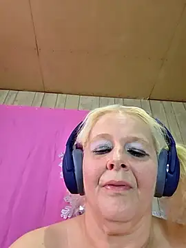 DavisDesires's cam snapshot