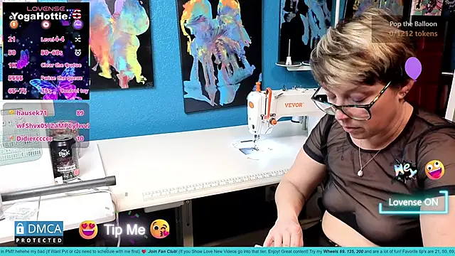 YogaHottie76's cam snapshot